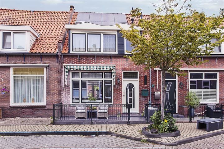 Bekijk foto 1 van Kapelaan Ruiterstraat 18