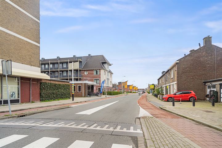 Bekijk foto 32 van Vermeerstraat 10