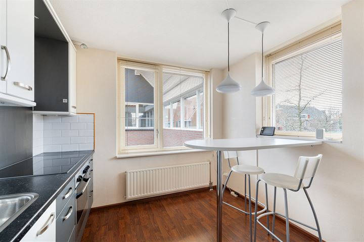 Bekijk foto 18 van Warmoezenierstraat 1