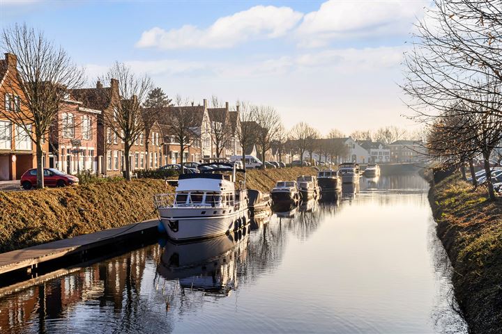 Bekijk foto 40 van Warmoezenierstraat 1