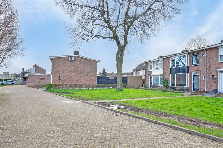 Bekijk foto 17 van Pater Werenfriedstraat 9