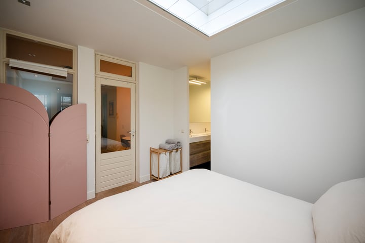 View photo 12 of Van Ostadestraat 27-H