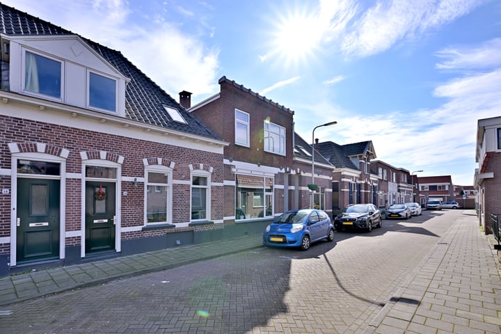 Bekijk foto 32 van Tamboerslaantje 16