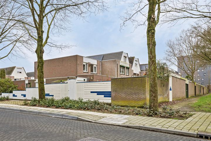 Bekijk foto 32 van Van Oosterzeestraat 1