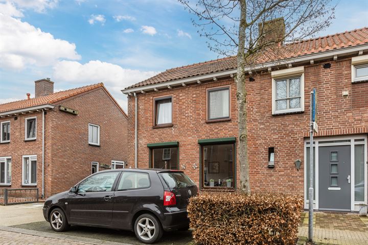 Bekijk foto 36 van Emmastraat 33