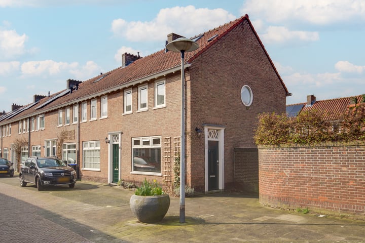 View photo 1 of Harpstraat 62