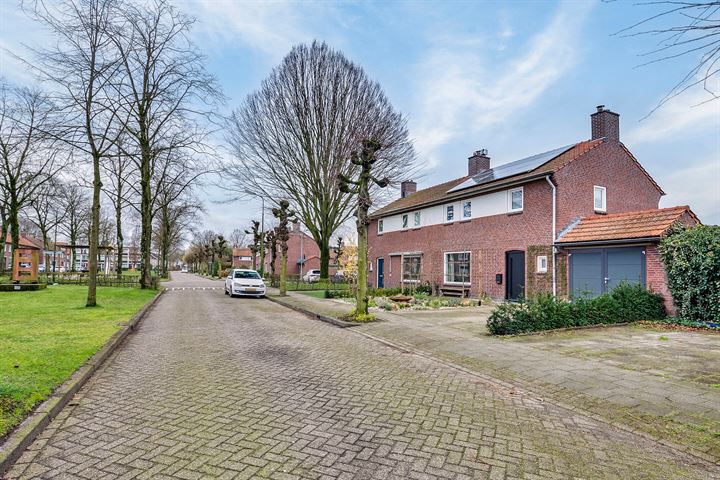 Bekijk foto 31 van Burgtakkerdreef 81