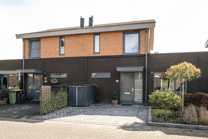 Bekijk foto 1 van Lijsterbesstraat 74