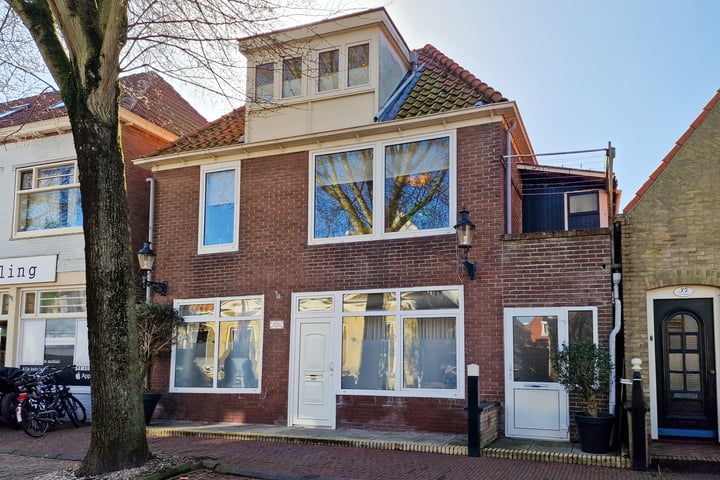 Bekijk foto 1 van Burgemeester Mentzstraat 33