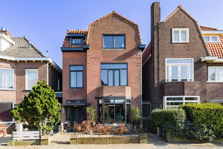 View photo 1 of Staringstraat 14