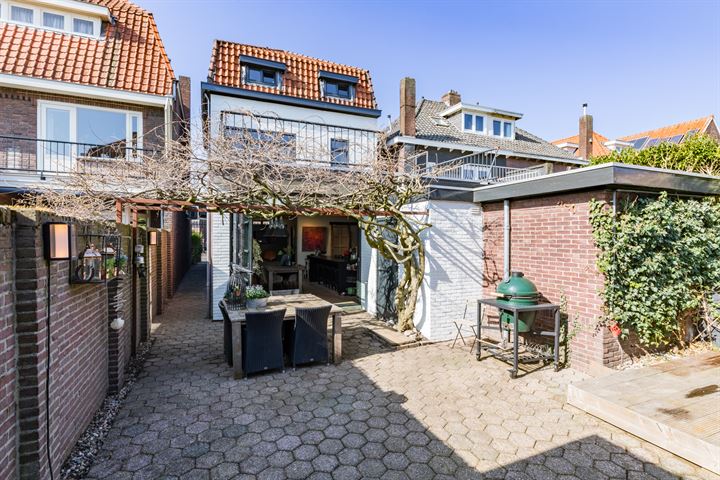 Bekijk foto 35 van Staringstraat 14