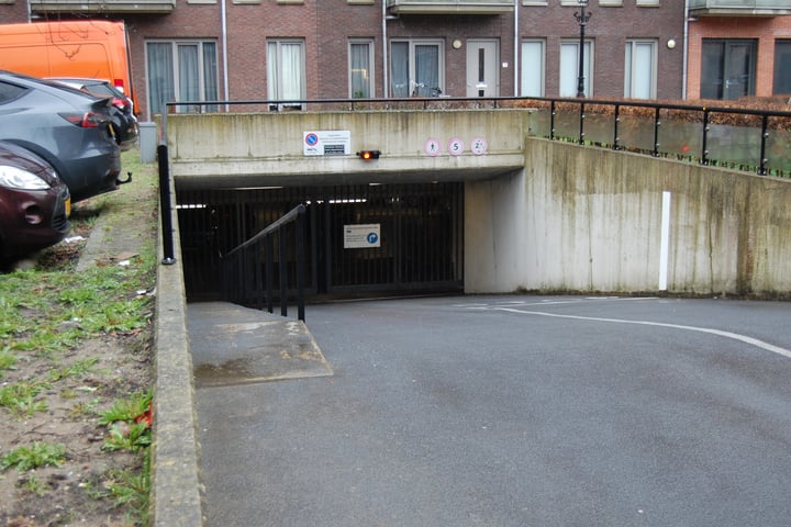 Bekijk foto 9 van Garage Schelphoek pl. 39