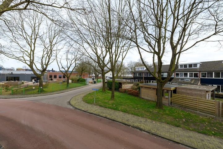 Bekijk foto 37 van Hobbemastraat 8