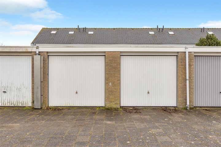 View photo 35 of Meidoornstraat 23