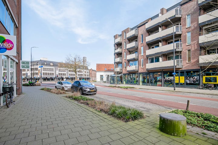 Bekijk foto 48 van Methusalemplein 10