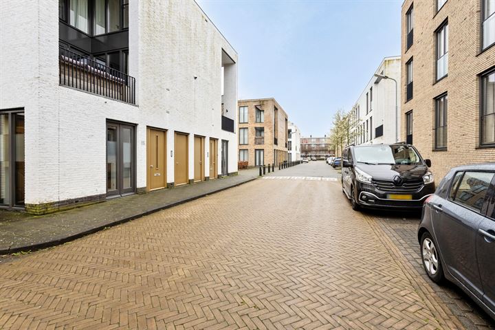 Bekijk foto 35 van Voltastraat 104