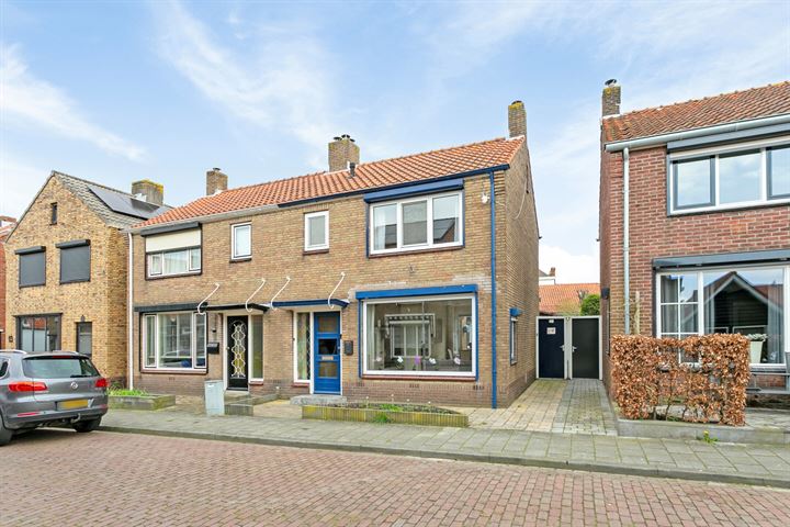 Bekijk foto 2 van Beatrixstraat 9