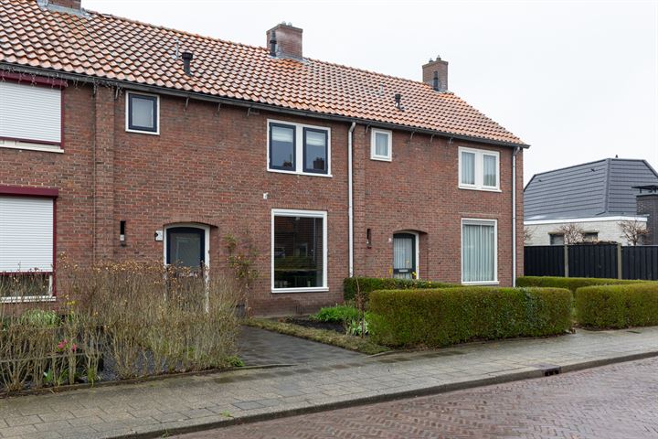 View photo 1 of Eikenstraat 4