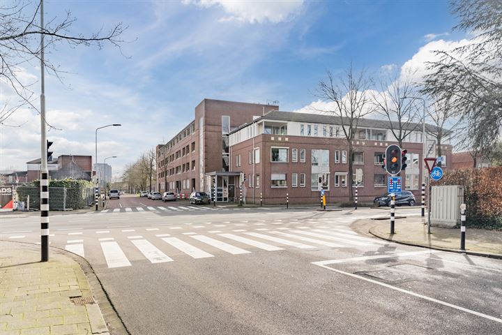 Bekijk foto 37 van Burgemeester Sutoriusstraat 56