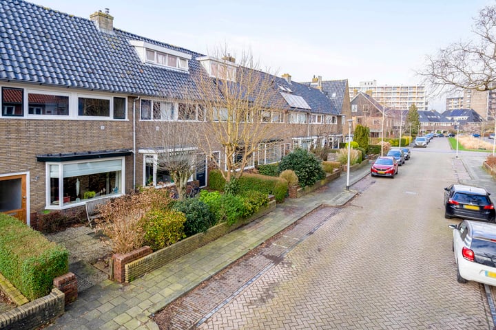 Bekijk foto 45 van Engelumerstraat 42