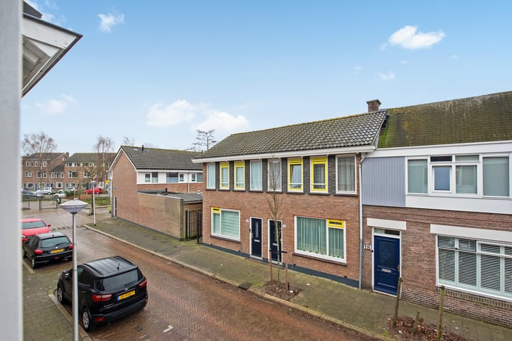 Bekijk foto 32 van Van Stolbergstraat 17