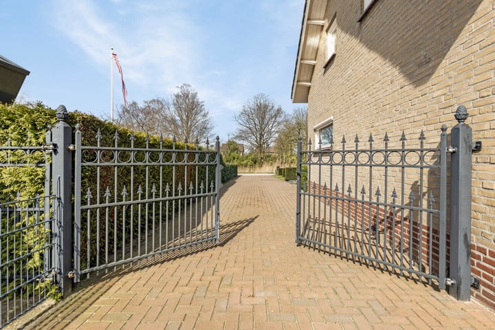 Bekijk foto 39 van Bloemendaalweg 6