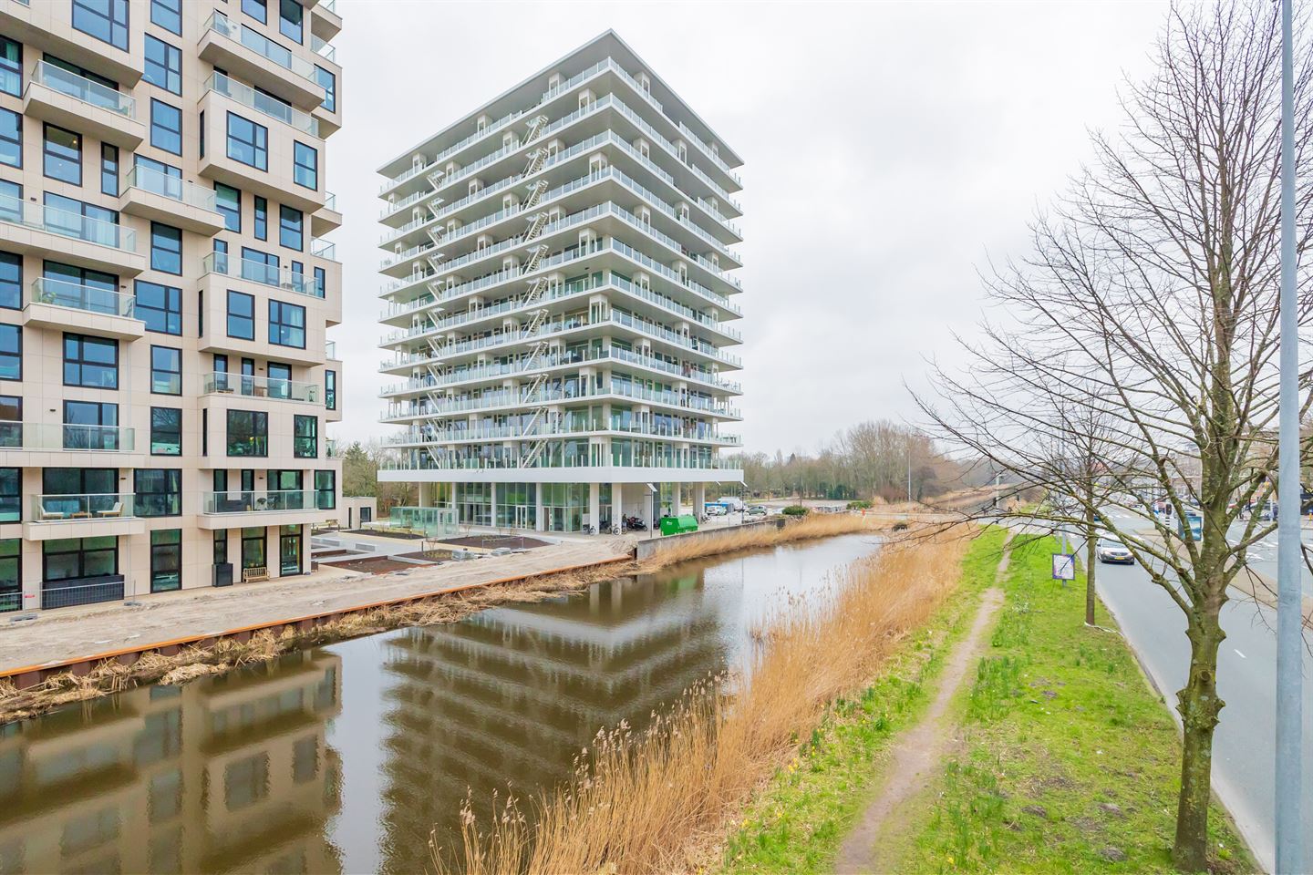 Bekijk foto 3 van Haarlemmerweg 370