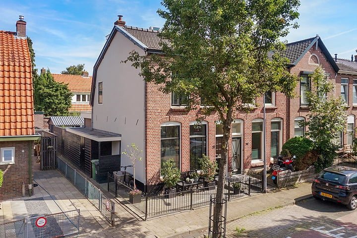 Bekijk foto 37 van Irisstraat 23