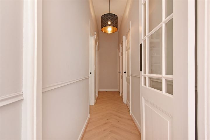 View photo 7 of Van Diemenstraat 215