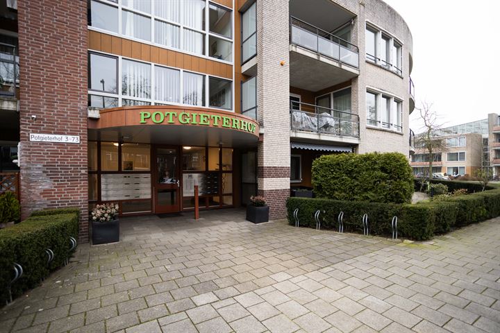 Bekijk foto 3 van Potgieterhof 71