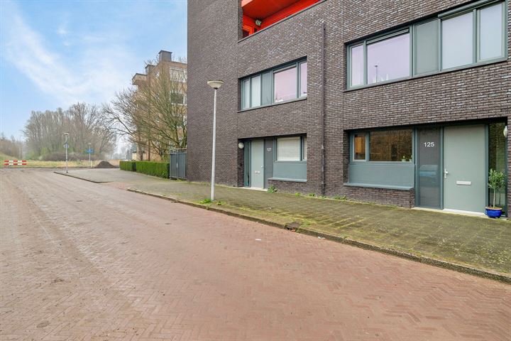 Bekijk foto 32 van Curaçaostraat 125