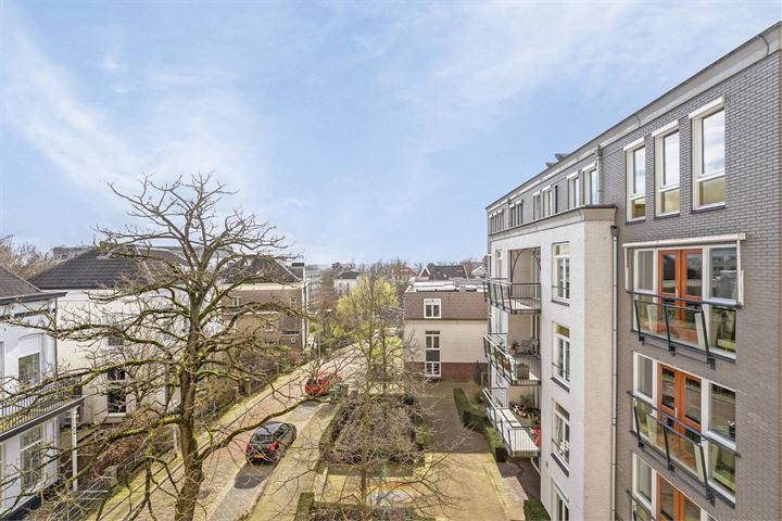 View photo 1 of Frombergstraat 60-2