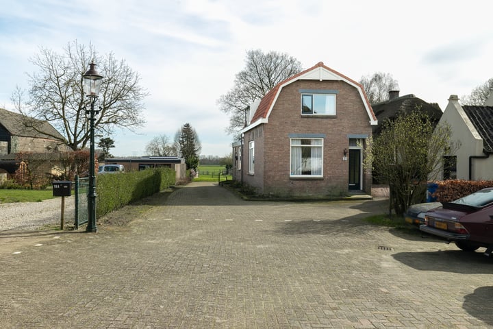 View photo 8 of Bergenstraat 21