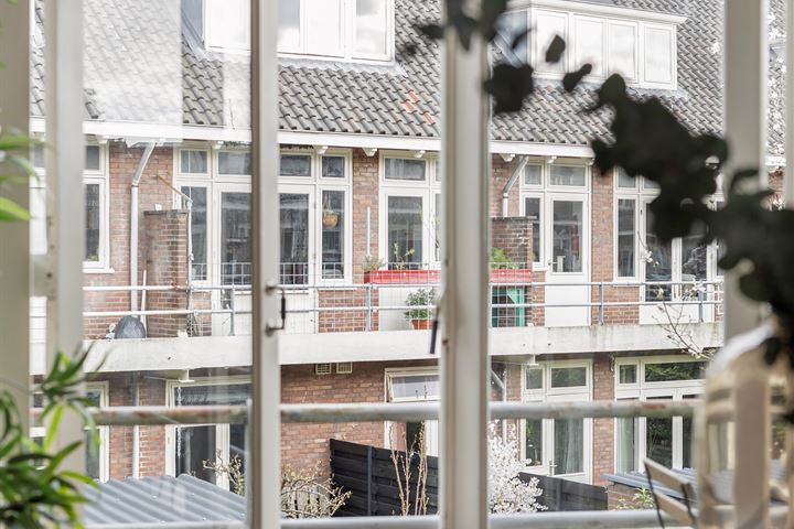 Bekijk foto 37 van Van Koetsveldstraat 101