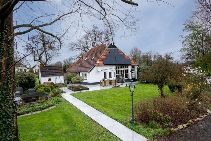 Bekijk foto 38 van Carolieweg 15