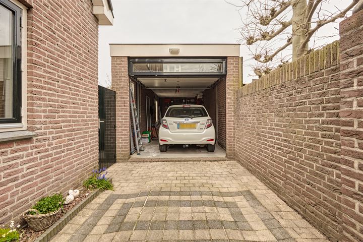 Bekijk foto 57 van J. van der Perkstraat 11