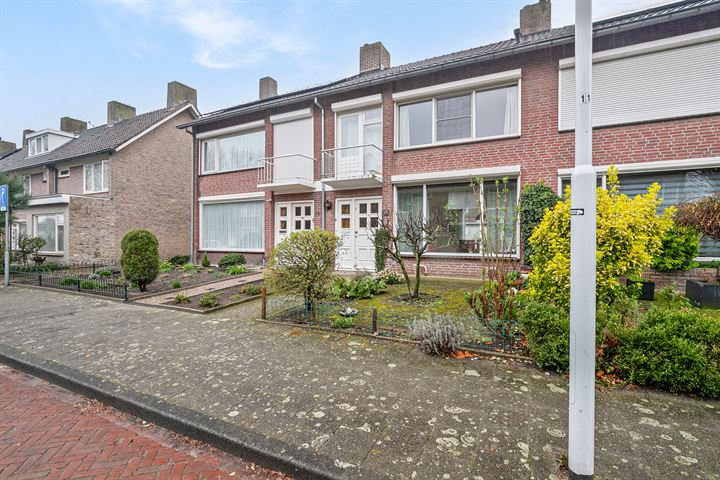 Bekijk foto 2 van Dr. H. Mollerstraat 35