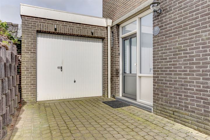 Bekijk foto 2 van Emmastraat 35