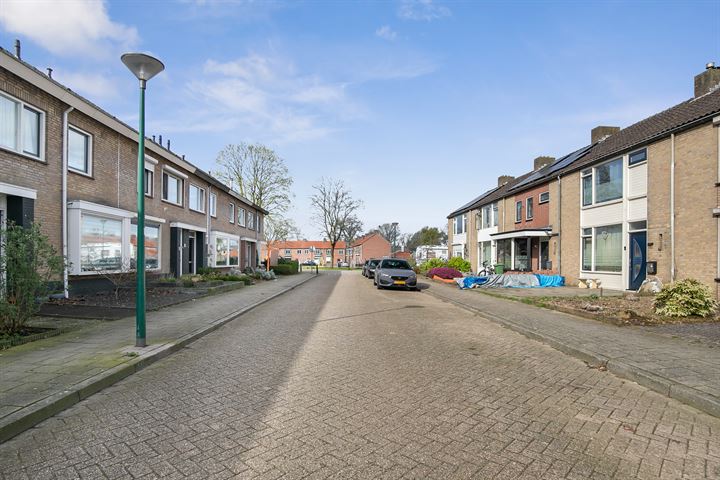 Bekijk foto 32 van de Chamillylaan 9