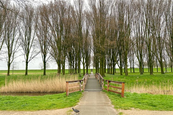 Bekijk foto 44 van Lelyweg 97