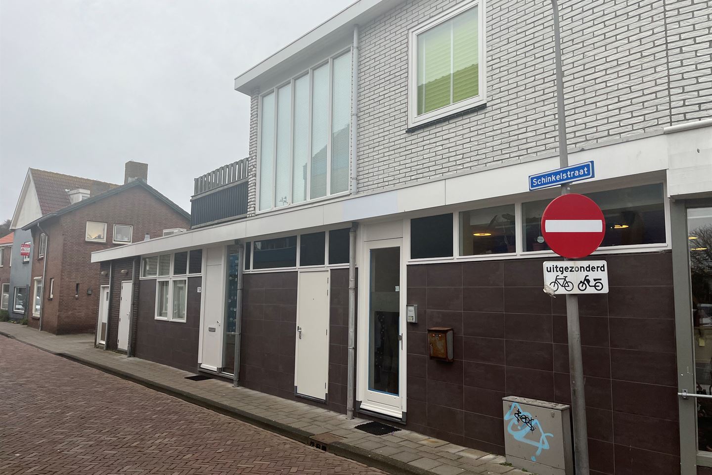 View photo 1 of Voorstraat 71