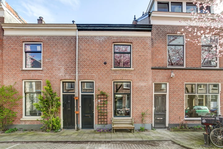 View photo of Adriaanstraat 21