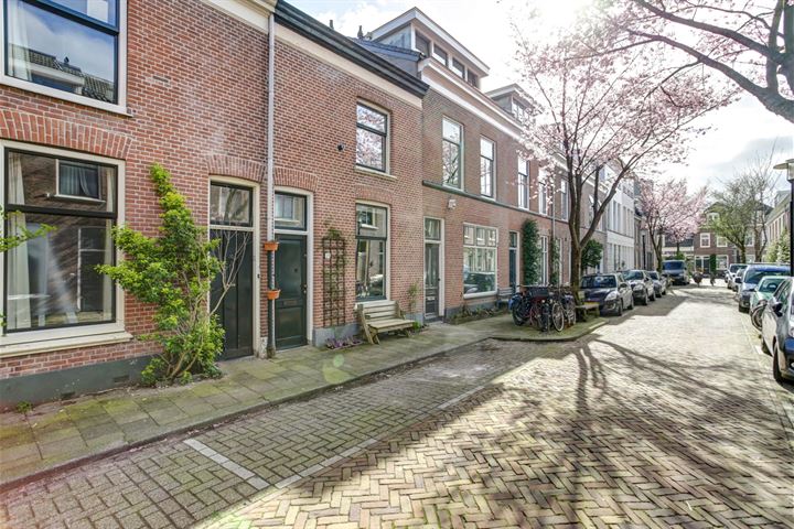 Bekijk foto 6 van Adriaanstraat 21