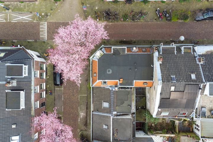 Bekijk foto 35 van Adriaanstraat 21