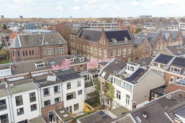 Bekijk foto 37 van Adriaanstraat 21