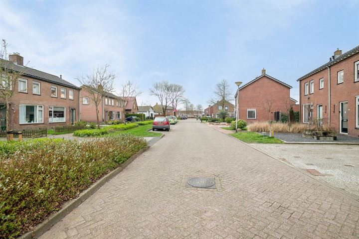 Bekijk foto 36 van Ds A.C. van Raalteweg 33