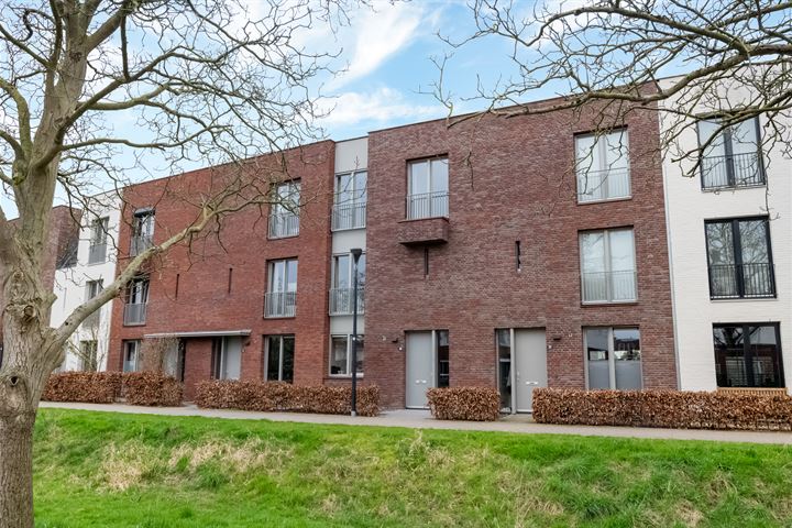 Bekijk foto 1 van Gilbert Bécaudstraat 35