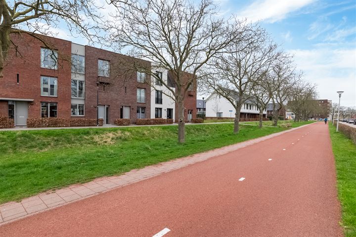 Bekijk foto 6 van Gilbert Bécaudstraat 35