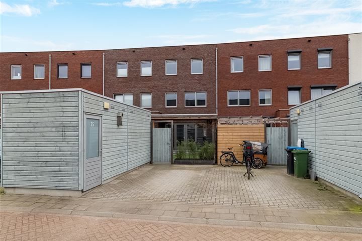 Bekijk foto 45 van Gilbert Bécaudstraat 35