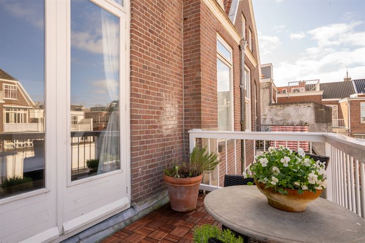 View photo 33 of Obrechtstraat 65